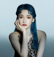 xinwen staring into your soul